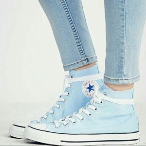 Like-new converse high tops chuck Taylor’s